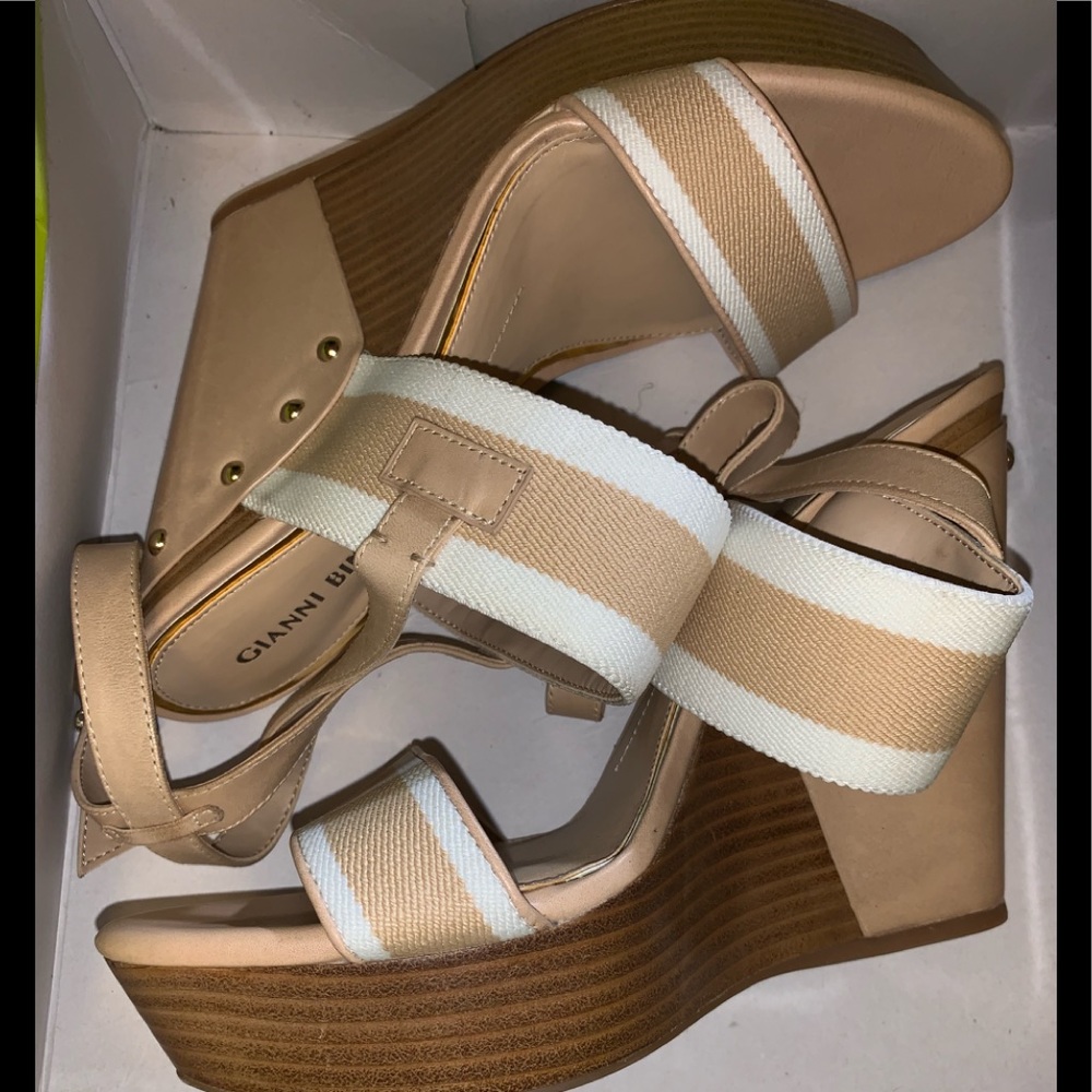New Gianni Bini Brana pink/beige and white wedges